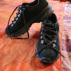 Black skechers